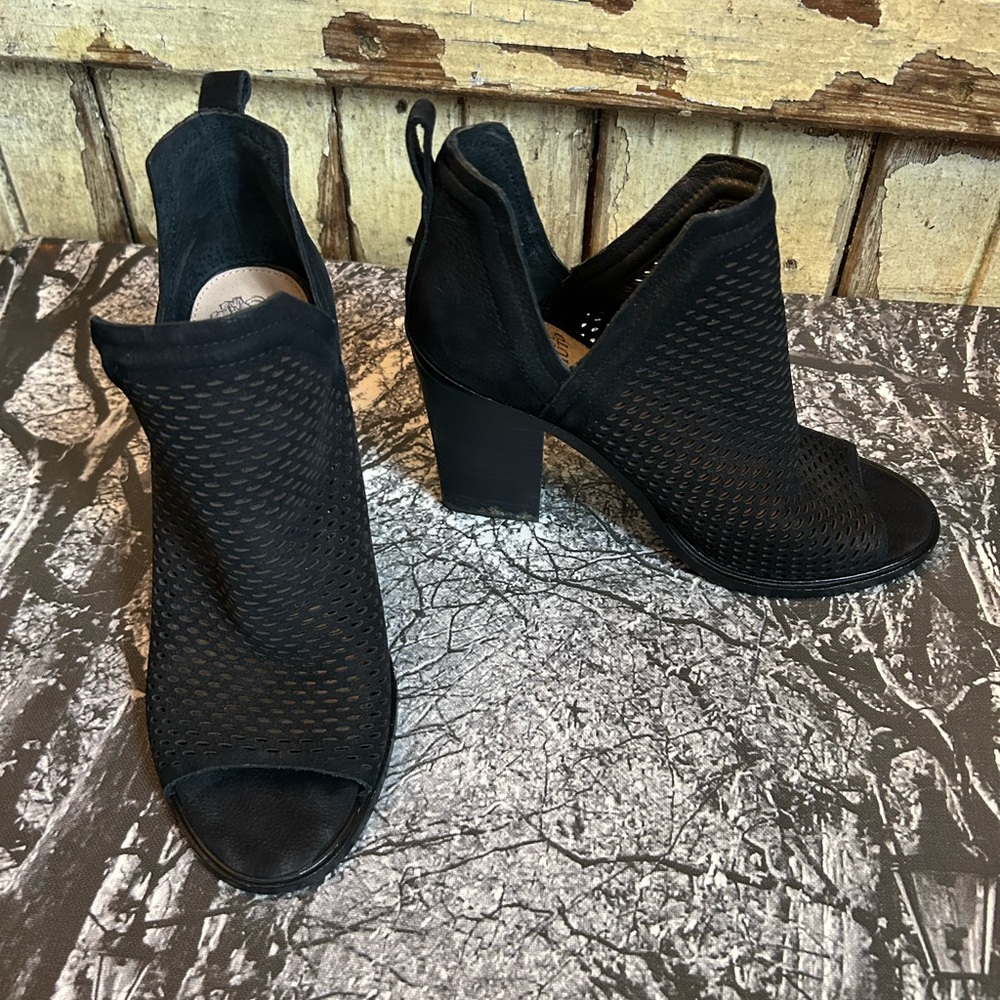 Vince Camuto Black Heels with Textured Upper
